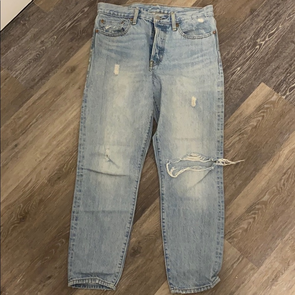 Levi’s distressed jean